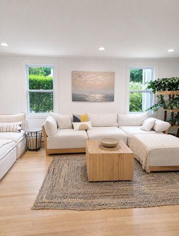 7 Springdale Ave, Wellesley, MA 02481