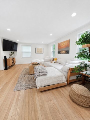 7 Springdale Ave, Wellesley, MA 02481