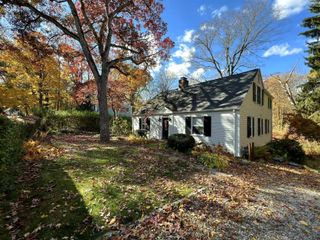 7 Springdale Ave, Wellesley, MA 02481