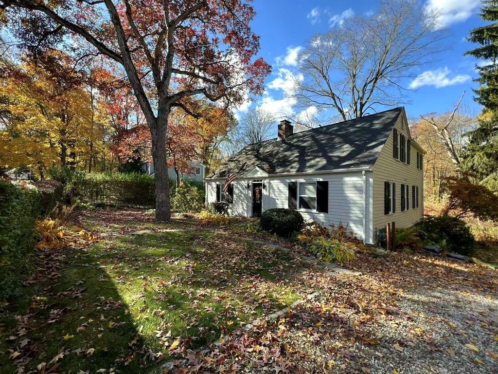 7 Springdale Ave, Wellesley, MA 02481