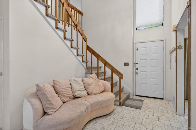 36 Wimbledon Drive, Roslyn, NY 11576