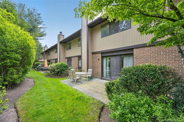 36 Wimbledon Drive, Roslyn, NY 11576