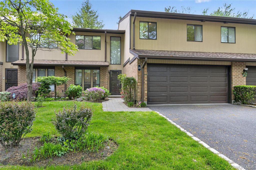 36 Wimbledon Drive, Roslyn, NY 11576