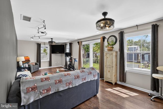 1206 LAKEVIEW DR, Lansdale, PA 19446