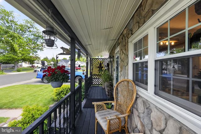 1206 LAKEVIEW DR, Lansdale, PA 19446
