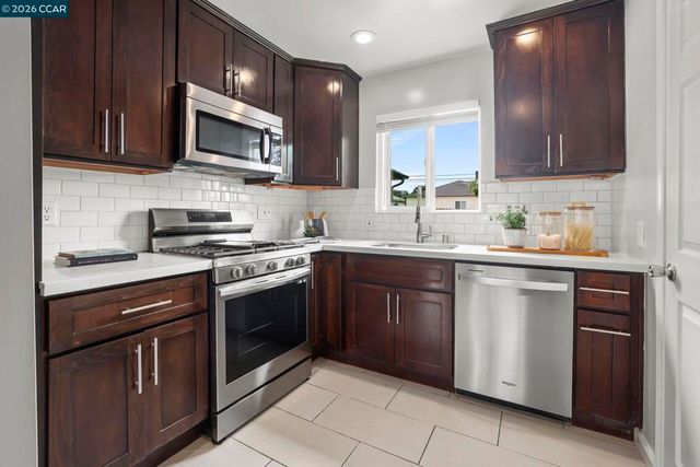 2818 Greenwood Dr, San Pablo, CA 94806