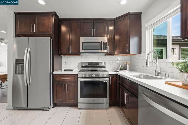 2818 Greenwood Dr, San Pablo, CA 94806