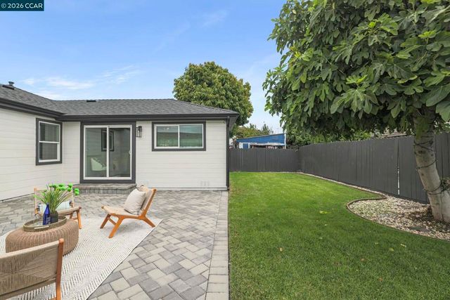 2818 Greenwood Dr, San Pablo, CA 94806