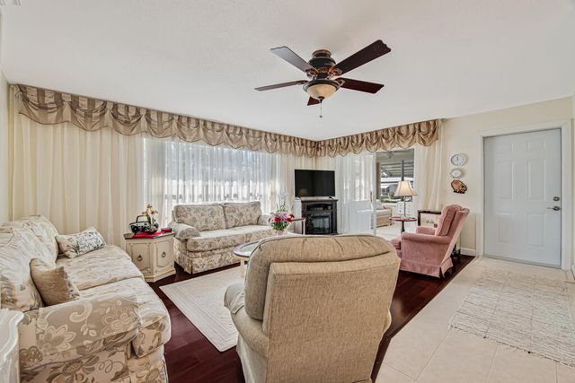 7206 W Oakridge Circle D, Lake Worth, FL 33462