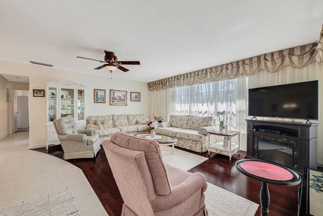 7206 W Oakridge Circle D, Lake Worth, FL 33462