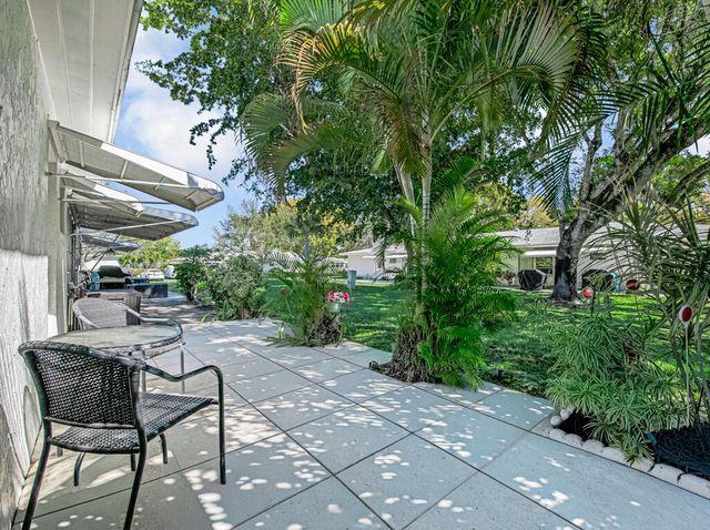 7206 W Oakridge Circle D, Lake Worth, FL 33462