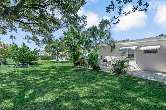 7206 W Oakridge Circle D, Lake Worth, FL 33462
