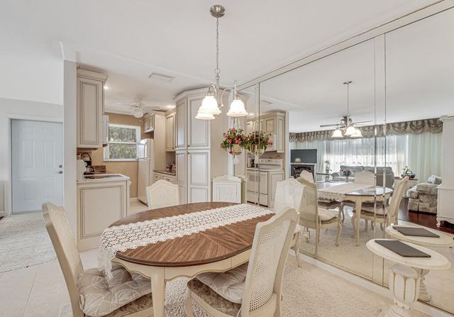 7206 W Oakridge Circle D, Lake Worth, FL 33462