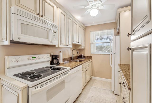 7206 W Oakridge Circle D, Lake Worth, FL 33462