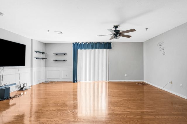 21 Dallas Dr 202, Dracut, MA 01826