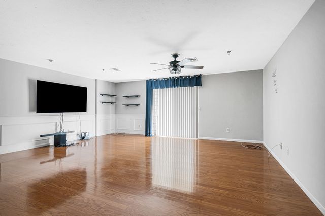 21 Dallas Dr 202, Dracut, MA 01826