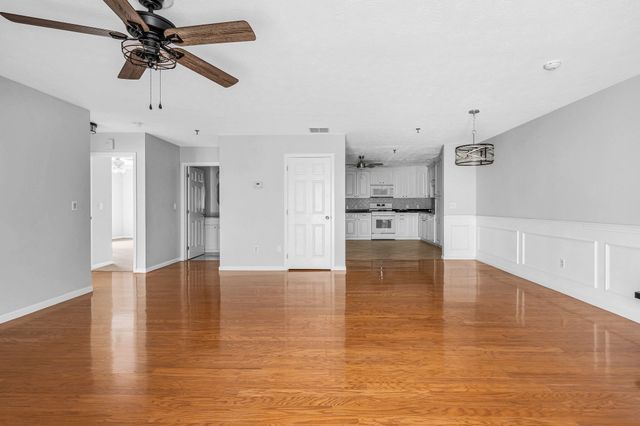 21 Dallas Dr 202, Dracut, MA 01826