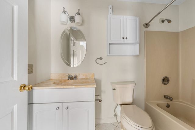 21 Dallas Dr 202, Dracut, MA 01826