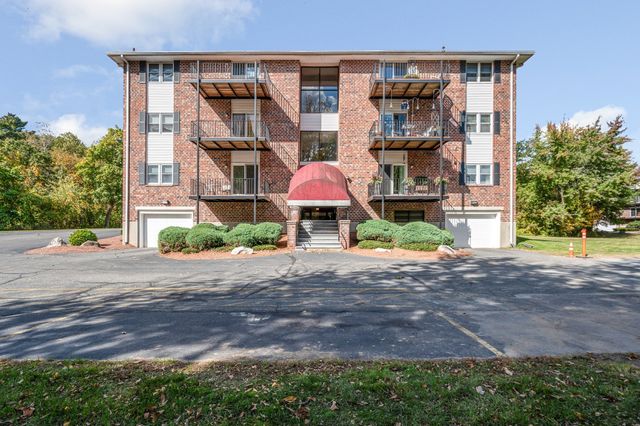 21 Dallas Dr 202, Dracut, MA 01826