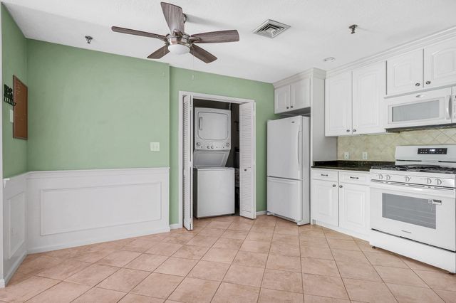 21 Dallas Dr 202, Dracut, MA 01826