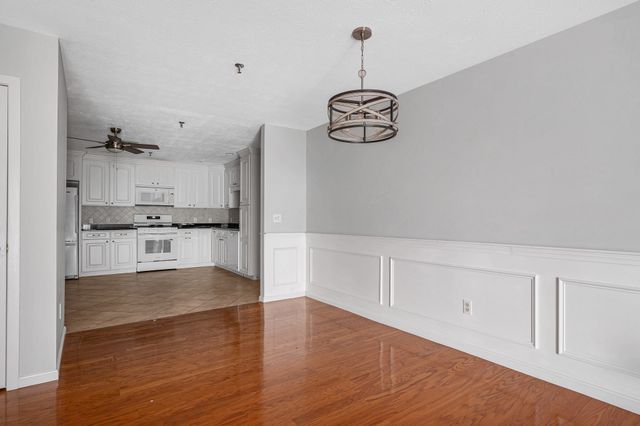 21 Dallas Dr 202, Dracut, MA 01826