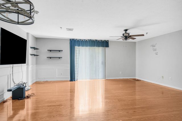 21 Dallas Dr 202, Dracut, MA 01826