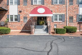 21 Dallas Dr 202, Dracut, MA 01826