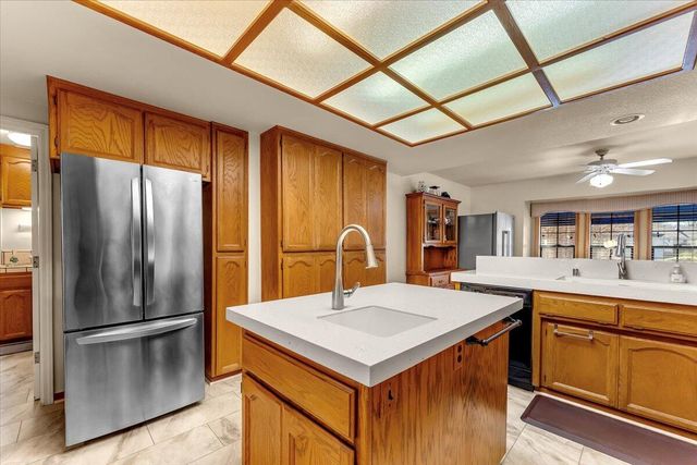 2850 Balaton Avenue, Redding, CA 96001