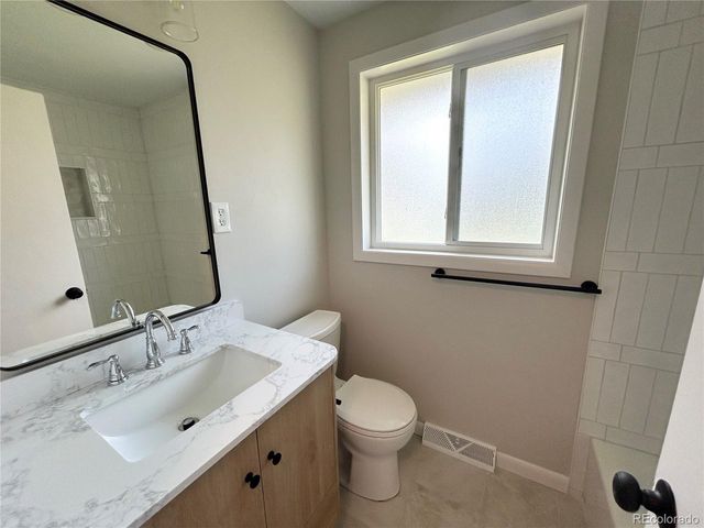 5010 S Fox St, Englewood, CO 80110