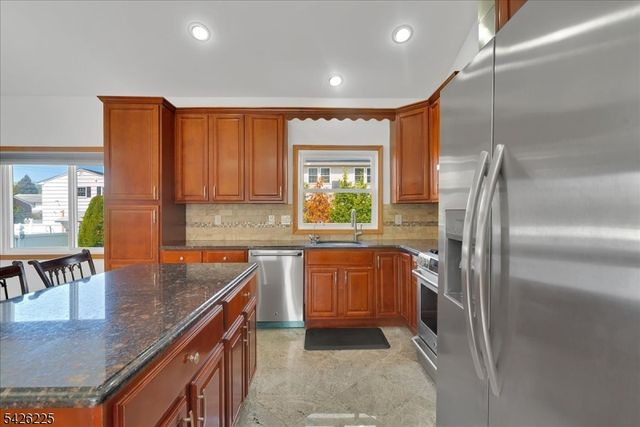 95 Calvert Ave E, Edison Twp., NJ 08820