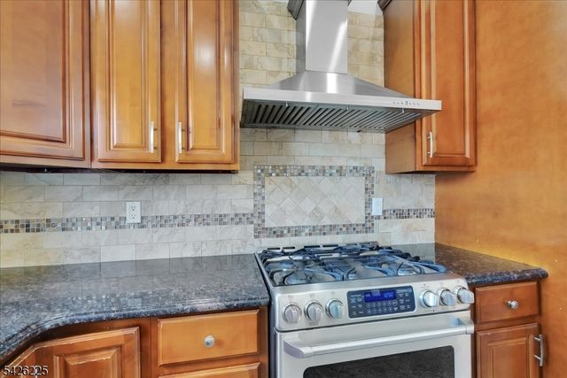 95 Calvert Ave E, Edison Twp., NJ 08820