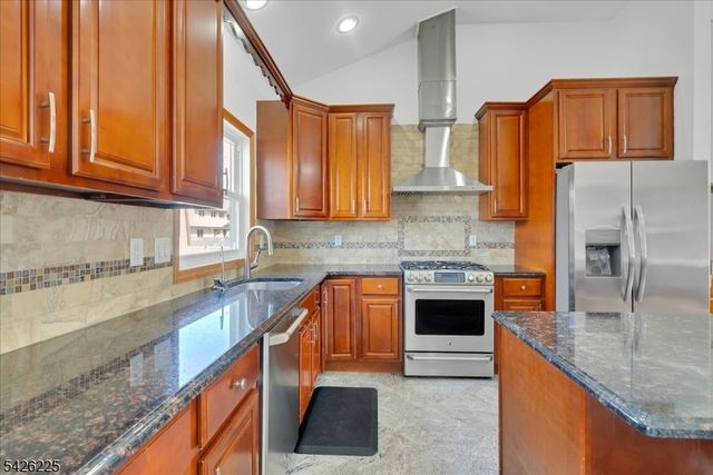 95 Calvert Ave E, Edison Twp., NJ 08820