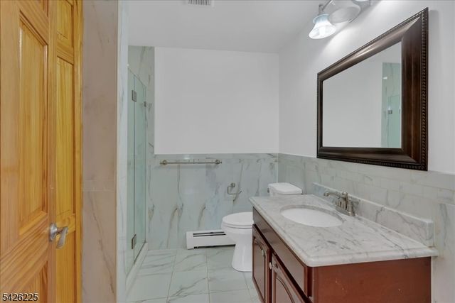 95 Calvert Ave E, Edison Twp., NJ 08820