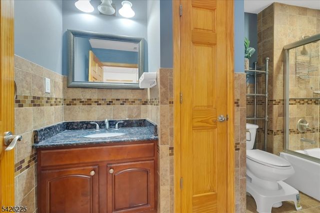 95 Calvert Ave E, Edison Twp., NJ 08820