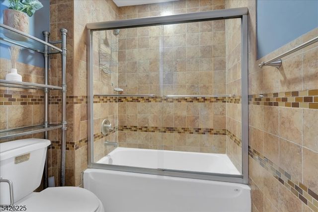 95 Calvert Ave E, Edison Twp., NJ 08820