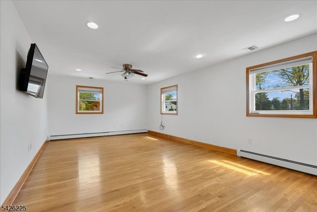 95 Calvert Ave E, Edison Twp., NJ 08820