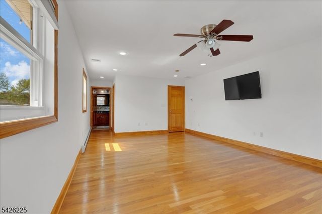 95 Calvert Ave E, Edison Twp., NJ 08820