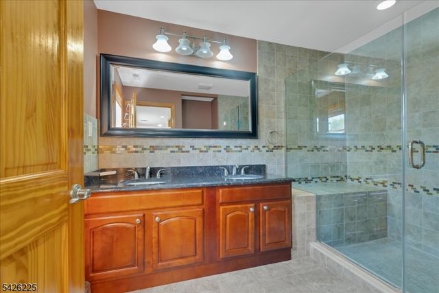 95 Calvert Ave E, Edison Twp., NJ 08820