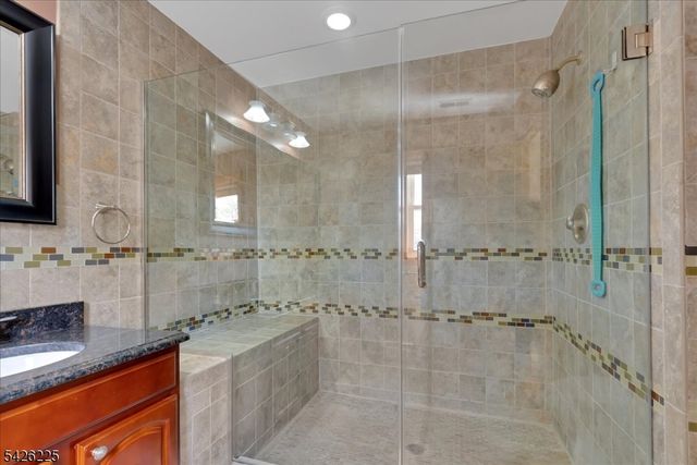 95 Calvert Ave E, Edison Twp., NJ 08820