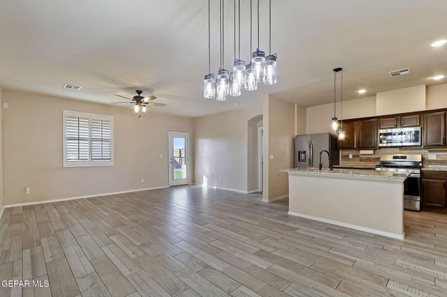 3921 DESERT DUNES Drive, El Paso, TX 79938