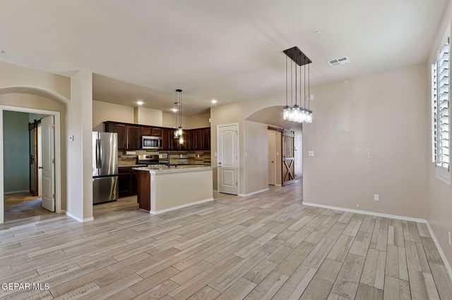3921 DESERT DUNES Drive, El Paso, TX 79938