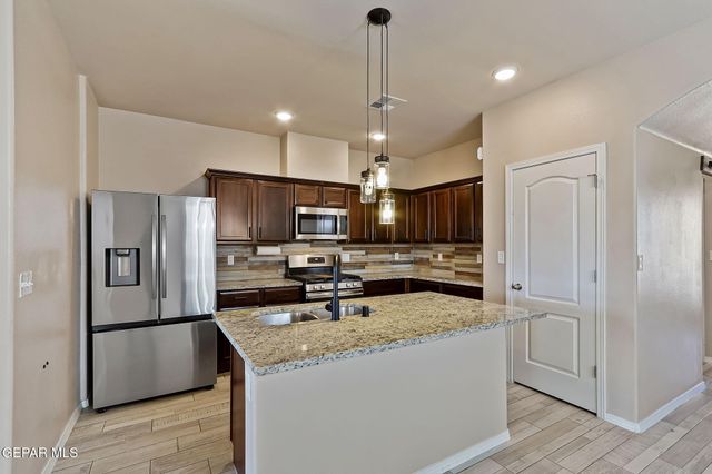 3921 DESERT DUNES Drive, El Paso, TX 79938