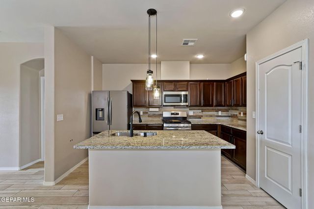 3921 DESERT DUNES Drive, El Paso, TX 79938