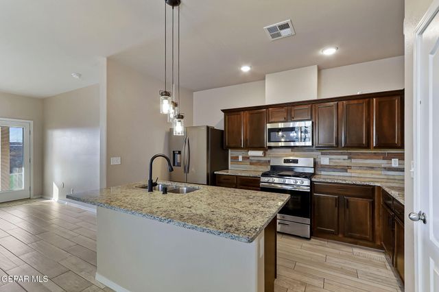 3921 DESERT DUNES Drive, El Paso, TX 79938