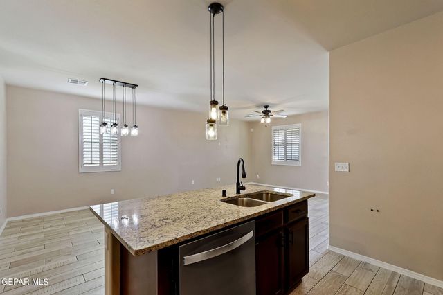 3921 DESERT DUNES Drive, El Paso, TX 79938