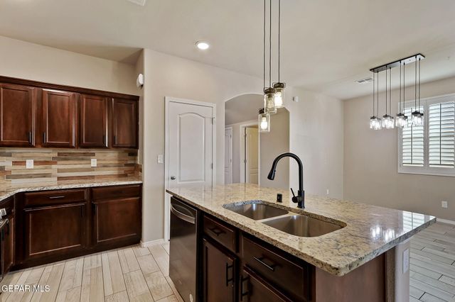 3921 DESERT DUNES Drive, El Paso, TX 79938