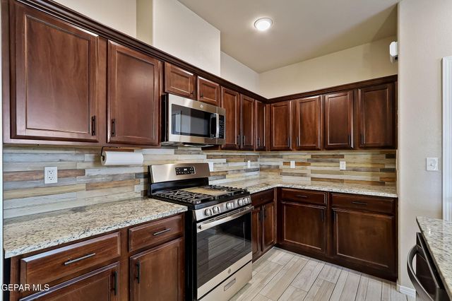 3921 DESERT DUNES Drive, El Paso, TX 79938