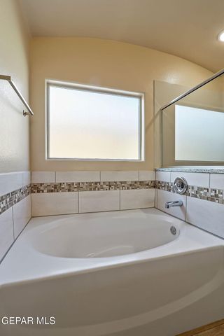 3921 DESERT DUNES Drive, El Paso, TX 79938