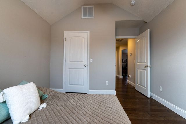 5739 S Cottonwood Drive, Battlefield, MO 65619