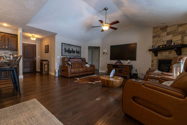 5739 S Cottonwood Drive, Battlefield, MO 65619